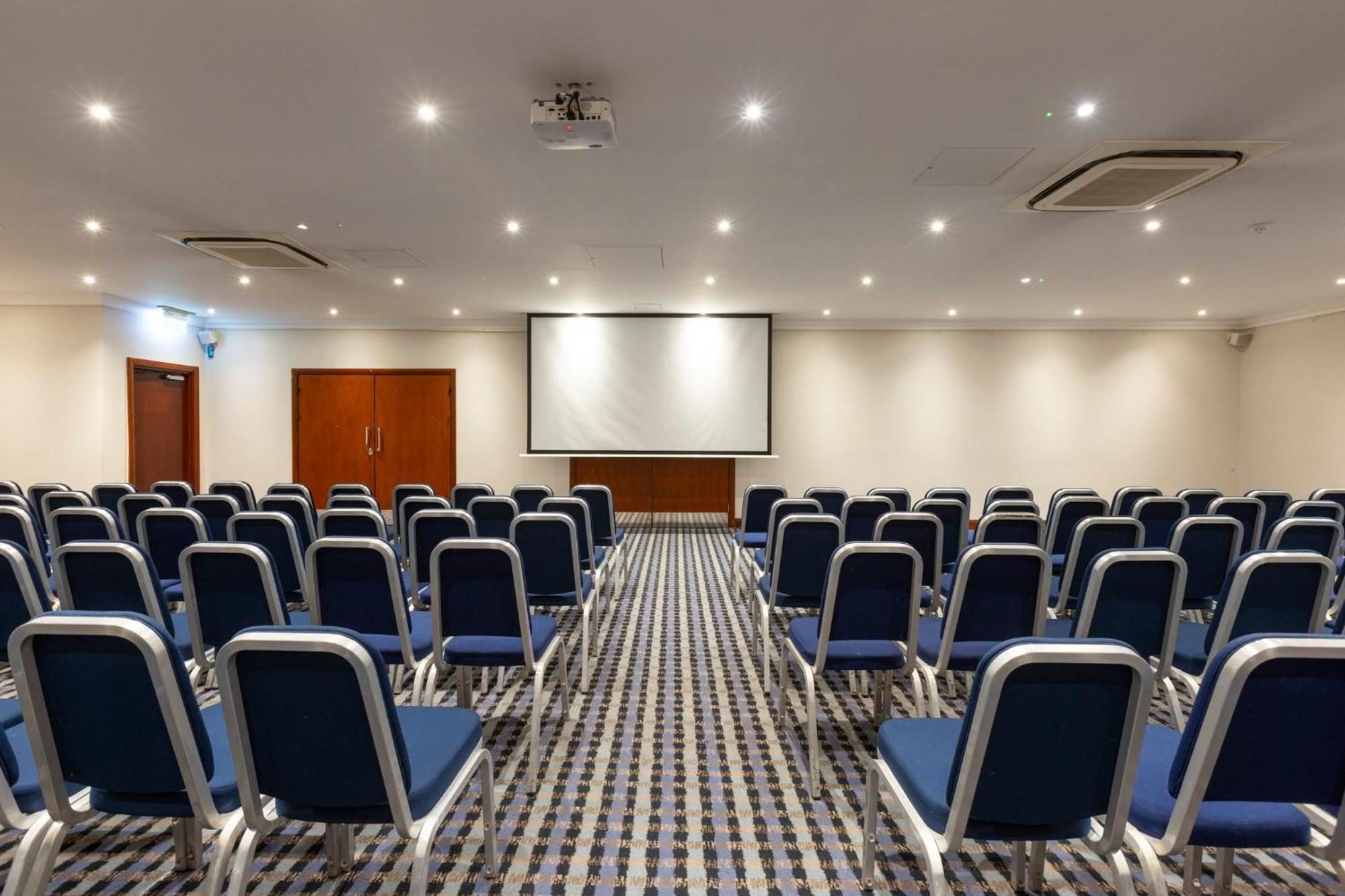 Holiday Inn - Glasgow Airport By Ihg Paisley Bagian luar foto