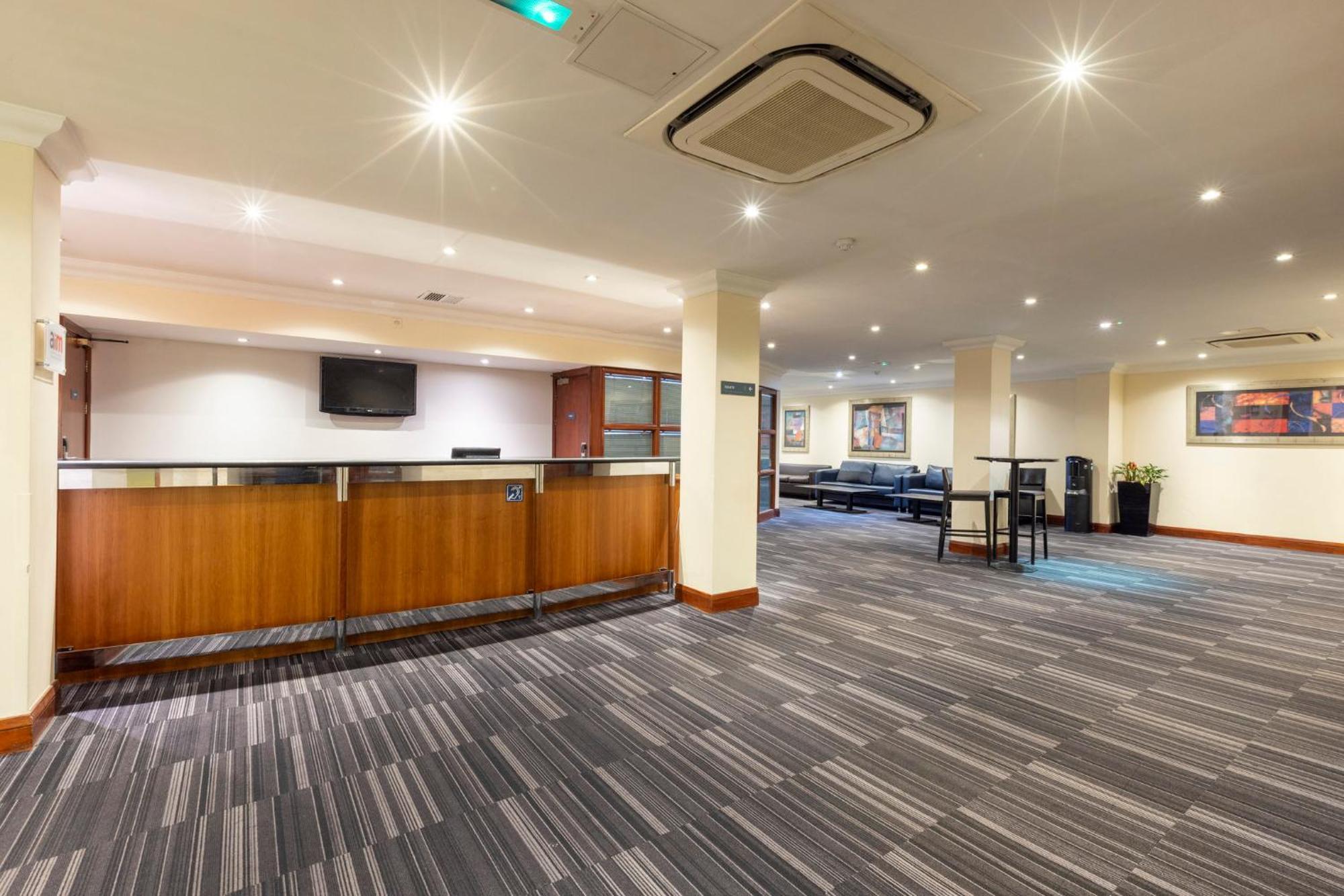 Holiday Inn - Glasgow Airport By Ihg Paisley Bagian luar foto