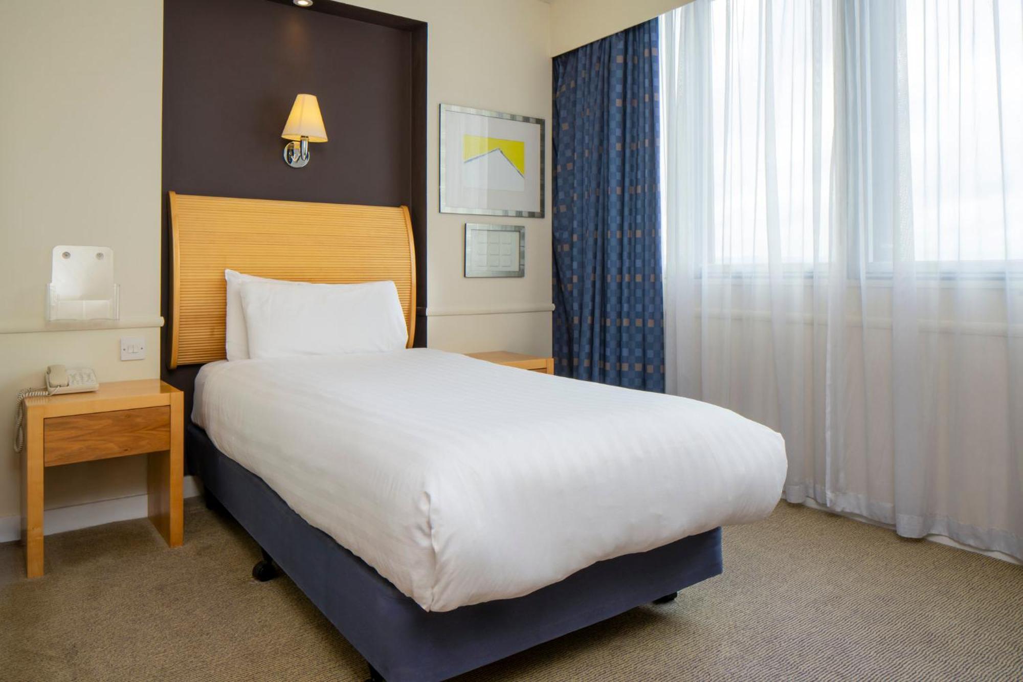 Holiday Inn - Glasgow Airport By Ihg Paisley Bagian luar foto